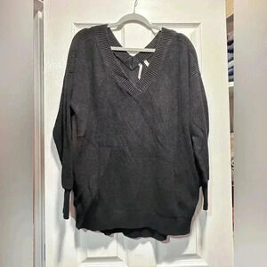 Victoria’s Secret Black V-Neck Knit Sweater Size XL Cozy Stylish Pockets Staple